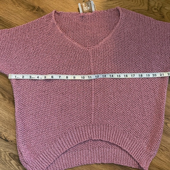 NWT Brand Bazar Crochet Knit V-Neck Top - Picture 2 of 6